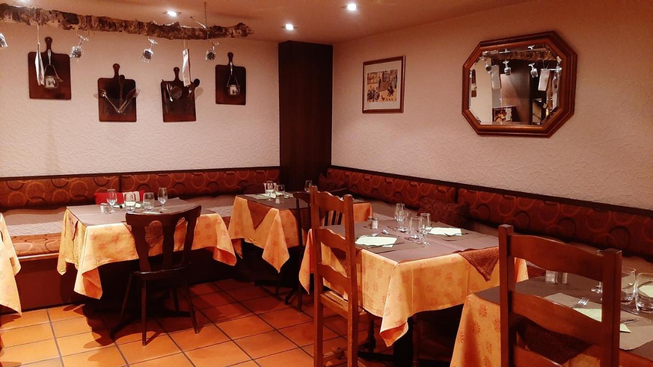 Restaurant Aux Deux Roses Hotel 3*