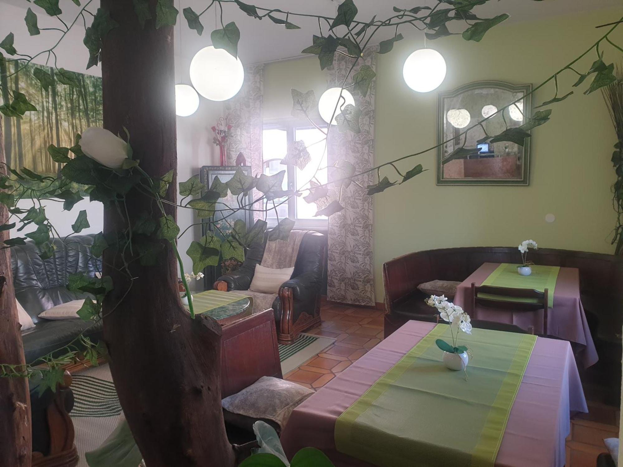 Restaurant Aux Deux Roses Hotel 3*