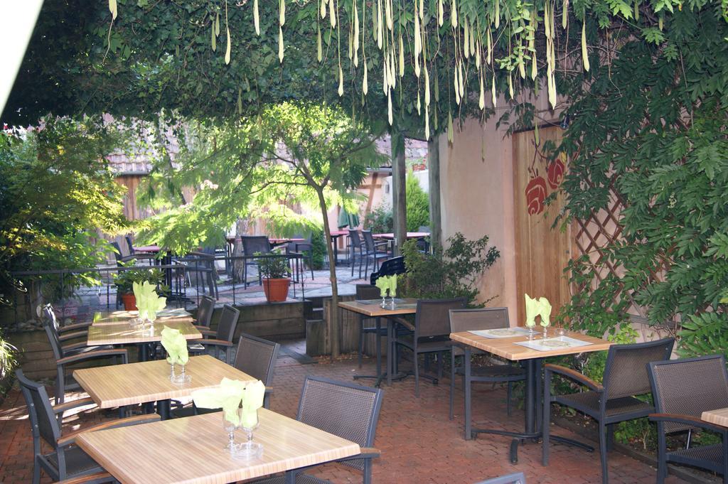 Restaurant Aux Deux Roses Hotel 3*